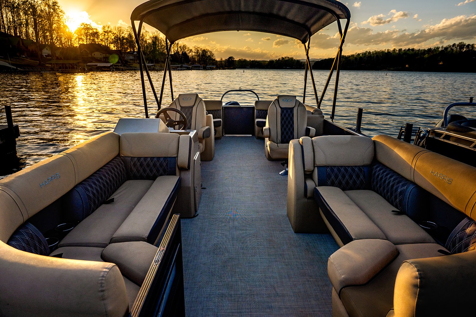 Luxury pontoon boat rentals - premium boat party rental
