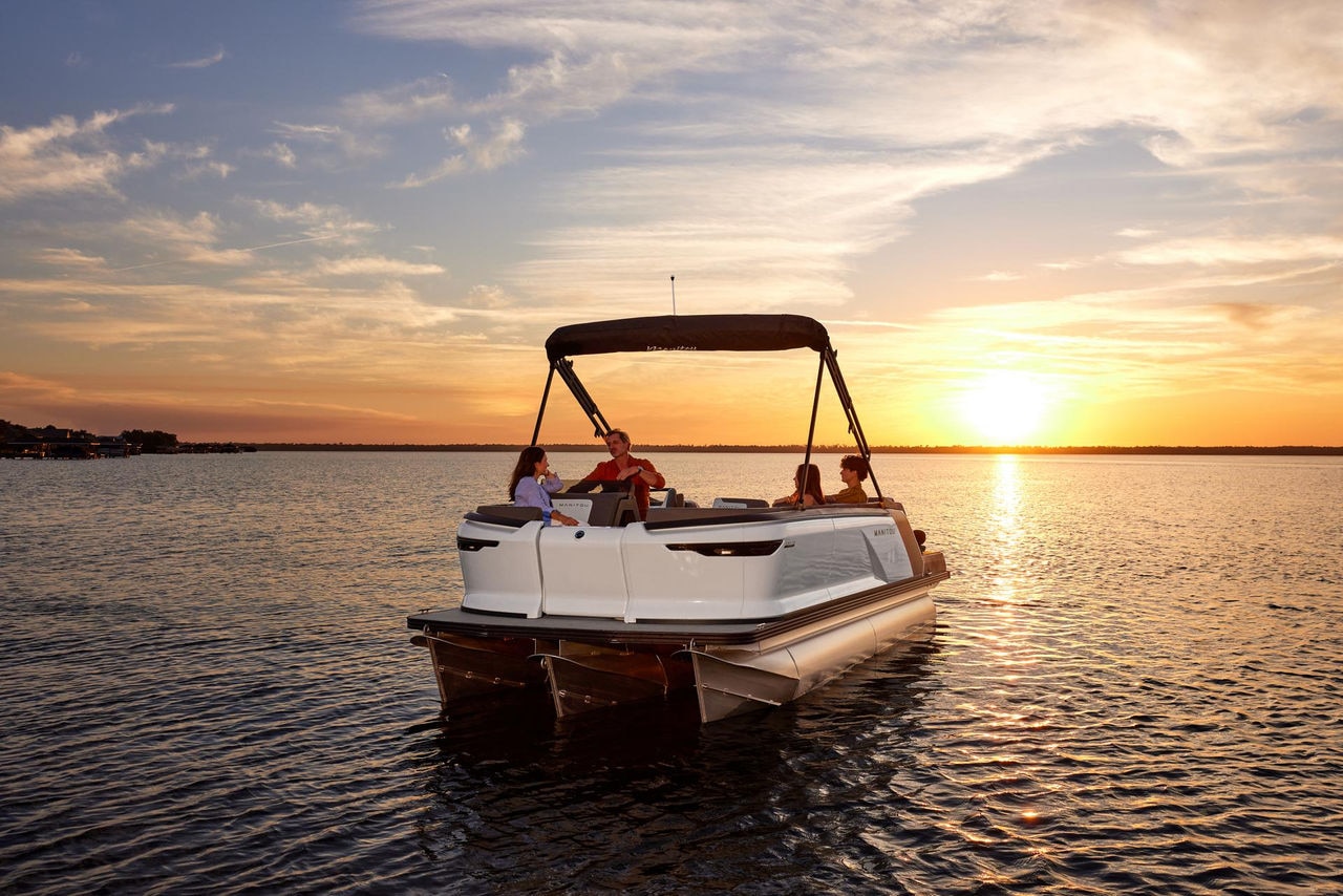 Peaceful pontoon boat rentals - rent pontoon boat for relaxation